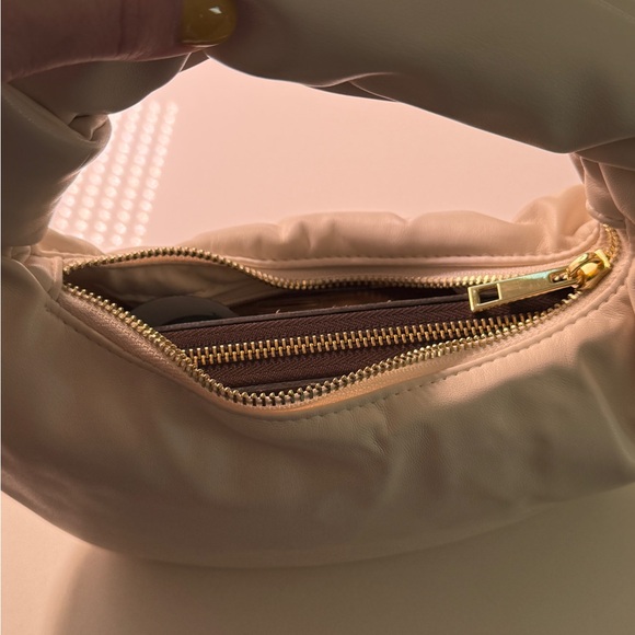 melie bianco vegan leather alexandra shoulder bag in cream - Picture 7 of 10